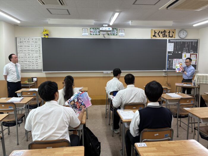 校内大学説明会を行いました。