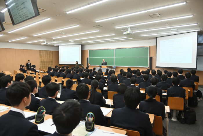 第2学年 進路学習(大学体験)を行いました。