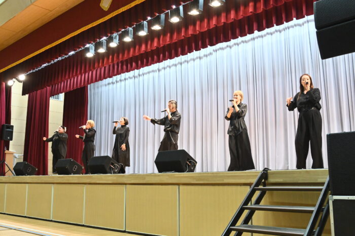 芸術鑑賞教室を行いました。